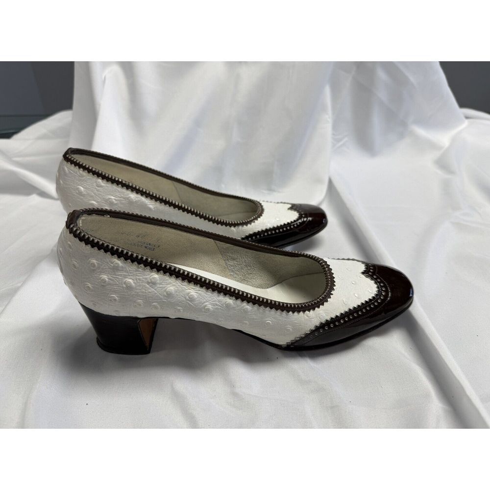 1960s Palser Deliso Spectator Pumps White Ostrich Print Brown Patent Leather 7.5